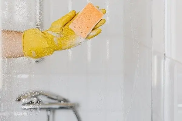 How to Clean Shower Doors the Right Way