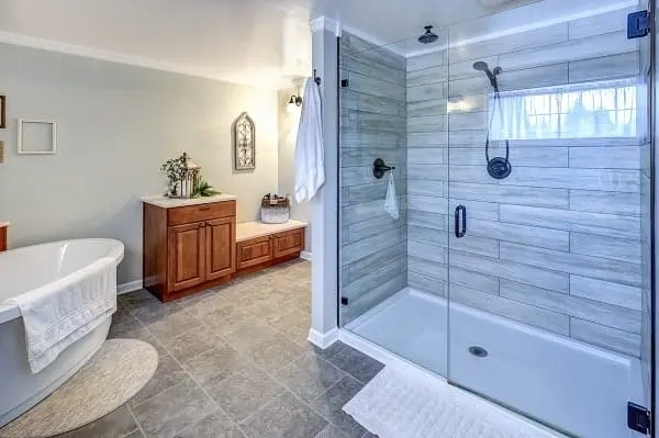 6 Benefits of Glass Shower Doors vs Shower Curtain