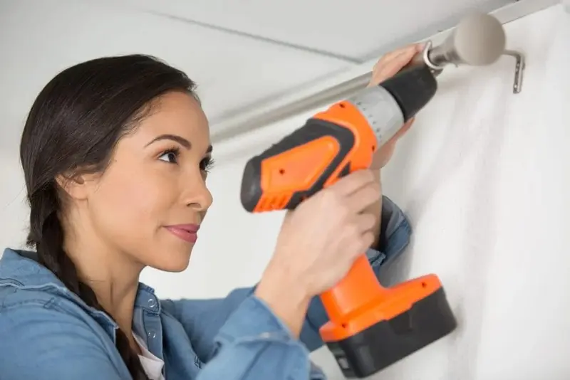 How to Hang Curtains the Right Way