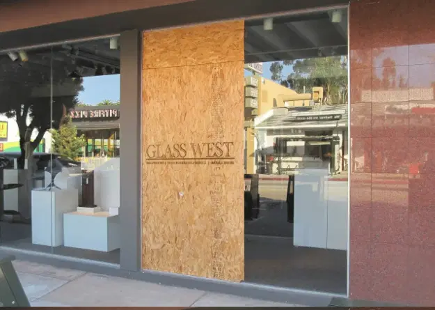 24/7 Emergency Board-Up Services in Davis